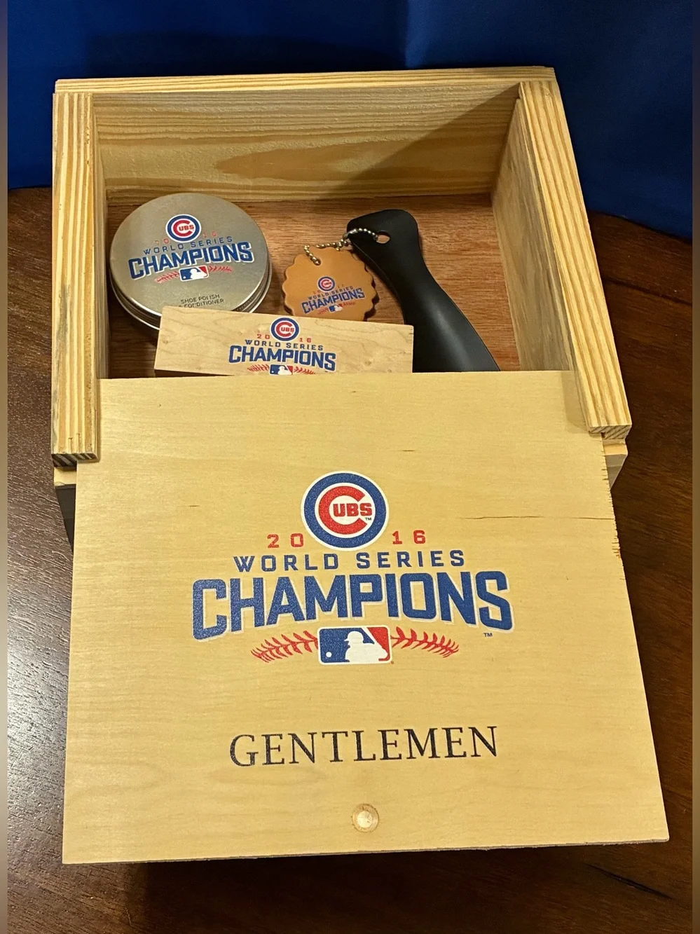 New/Unused MLB 2016 World Series Champions GENTLEMEN Shoe Shine Care Kit PineBox